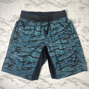 Men’s Lululemon T.H.E. Short Linerless 9" Tiger Camo Multi Blue